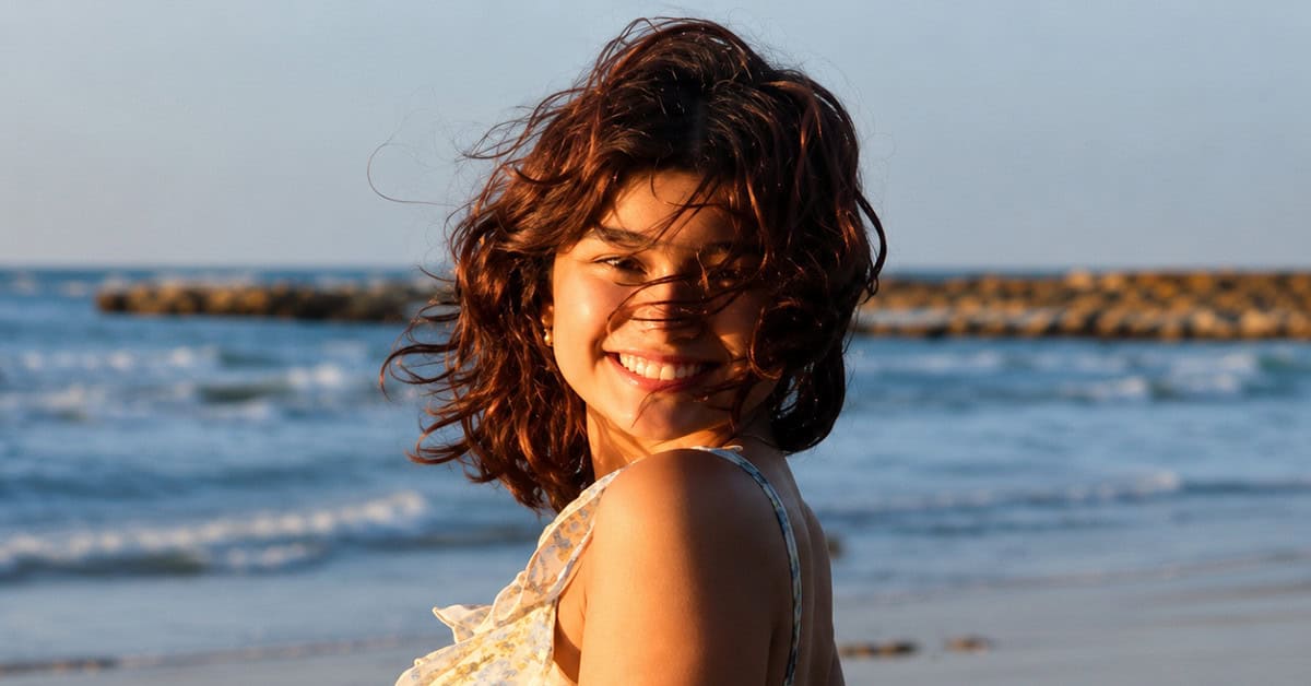 Annabelle Tiffin, a rising star and singer-songwriter whose single 'Motion Sickness' showcases her powerful voice and authentic style.