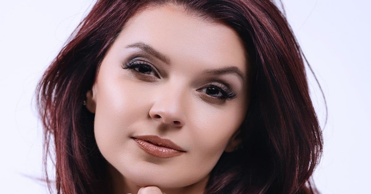Nina Browwn Empowers Self-Esteem with &lsquo;Unavailable&rsquo;